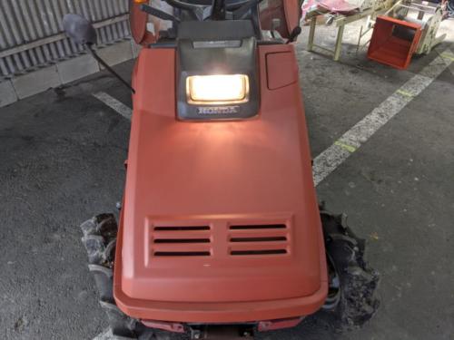 錆止めをスプレー缶で塗ってます。