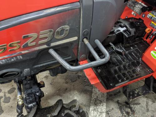 ポリタンクの台。燃料補給時に置けます。